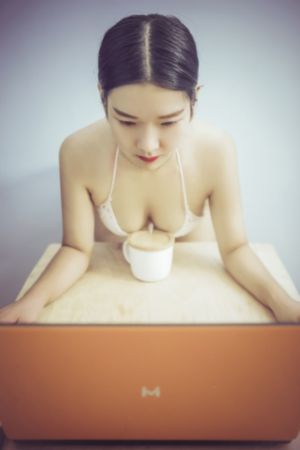 国产机械手十大品牌_720迅雷电影在线